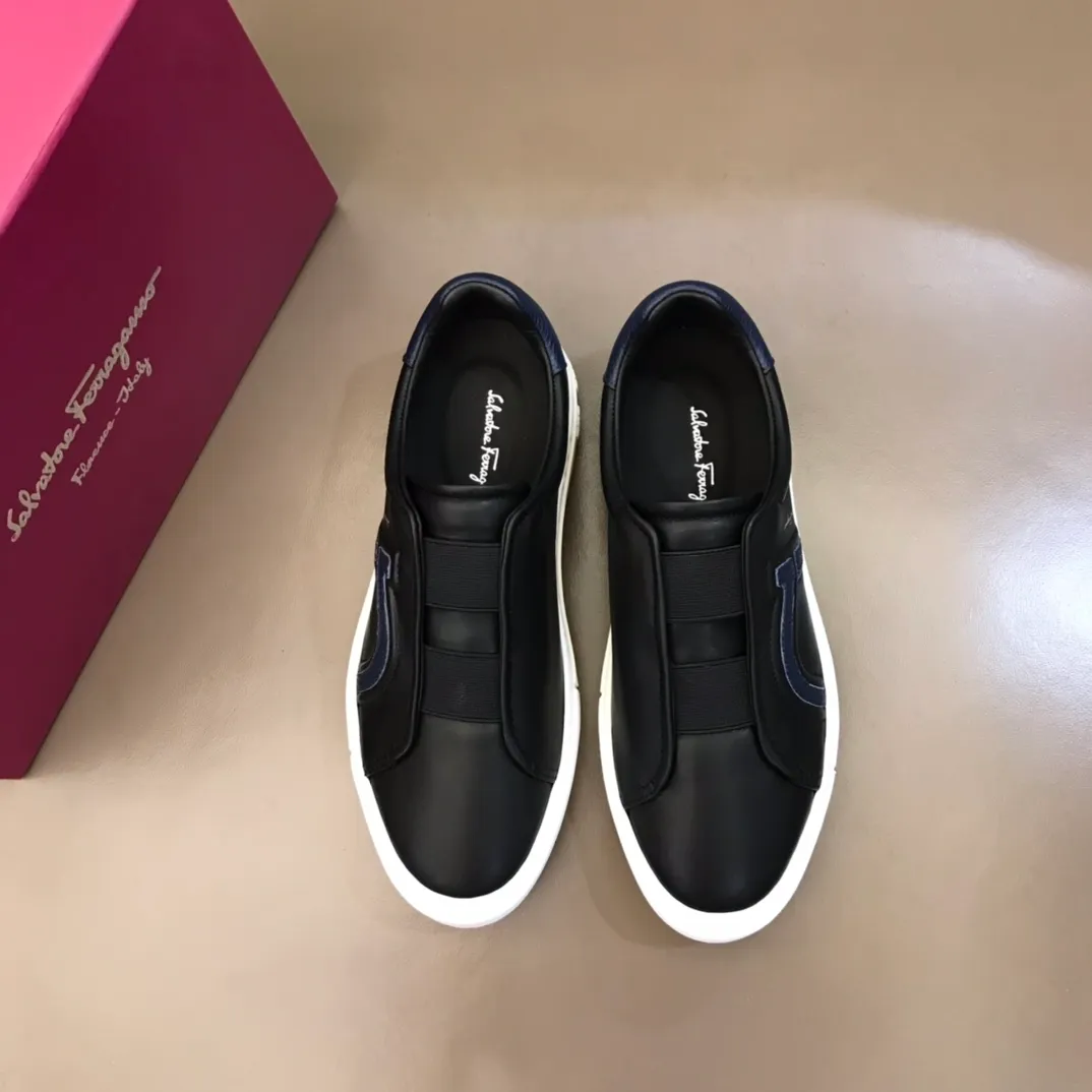 p400【Salvatore Ferraga**】New men's low-top casual shoes! Top-quality cow products, original lasts, made of imported cowhide, first-class texture, first-layer sheepskin lining! Original outsole! The details are exquisite and the style is versatile and upscale! Decorated with a three-dimensional Gancini logo, the back of the tongue and lace-up piping add a pop of color. The high-tech sole features a holographic pattern and Gancini details, making it ideal for a practical yet stylish everyday look. Code number 38-44 (45 can be customized)